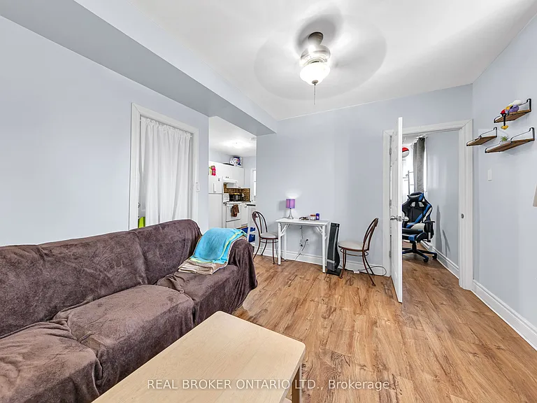 52 1/2 Victoria Ave N #LOWER — Photo 12