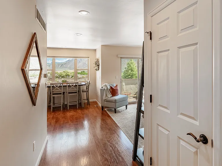 340 Castle Ridge Dr — Photo 4
