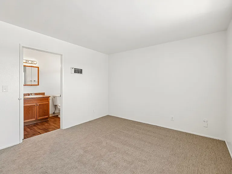 The Carlton Ridge Apartments — Photo 54