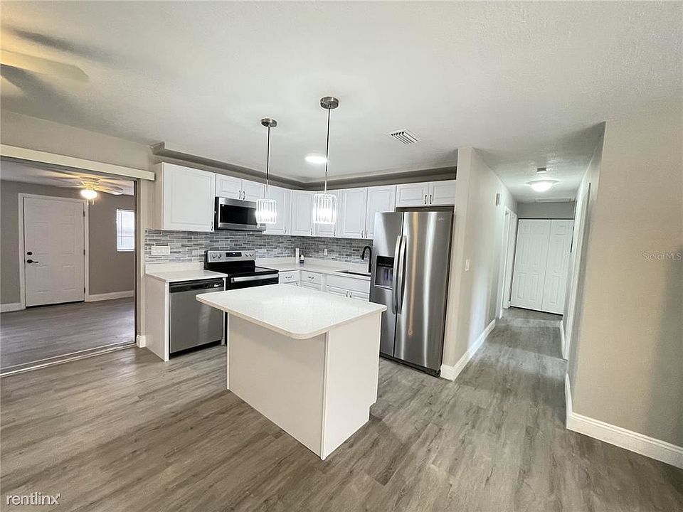 1st image of 409R Camellia Ave