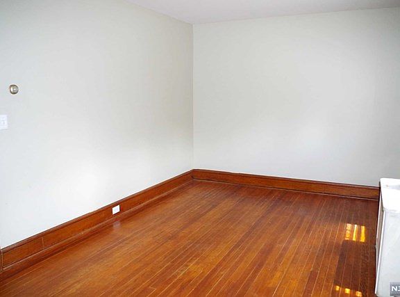 4th image of 21-23 Bellevue Ave #2