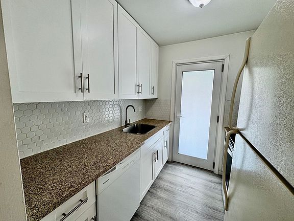 3rd image of 500 E Country Club Cir #6