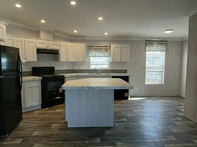 3 bed, 2.0 bath, 1120 sqft, $2,215 — Photo 2