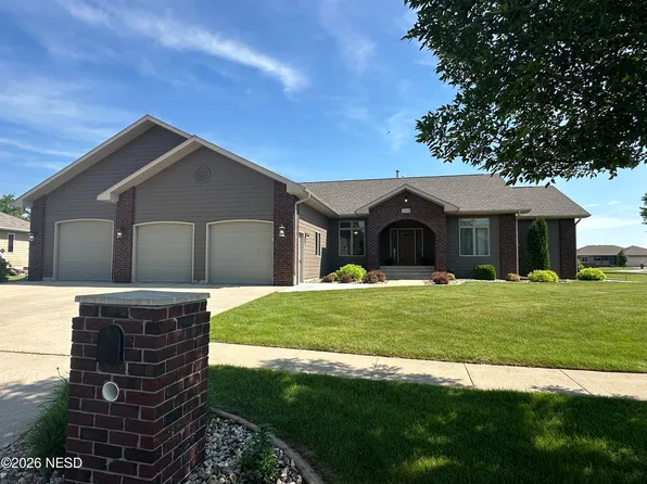 2304 Grant Dr NW, Watertown, SD 57201
