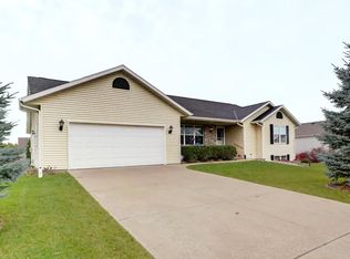 1365 Chadsworth Dr, Sun Prairie, WI 53590