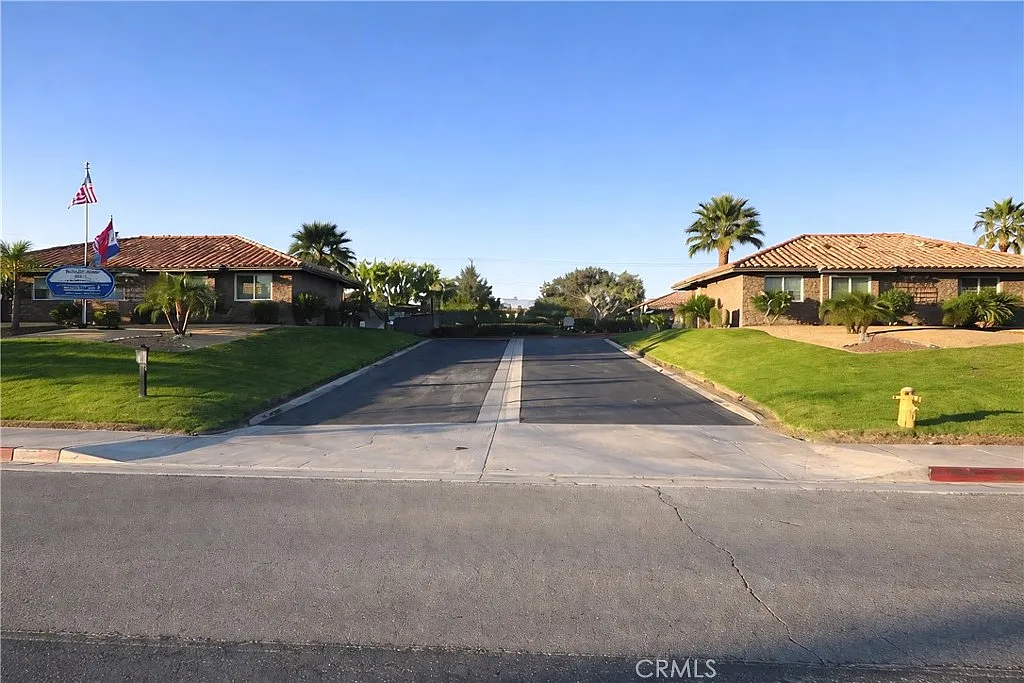 2 bed, 1000 sqft, $2,395 — Photo 2