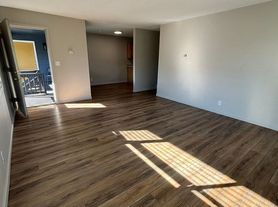 1404 Toole, 8