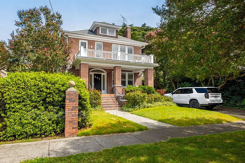 734 Shirley Ave #B