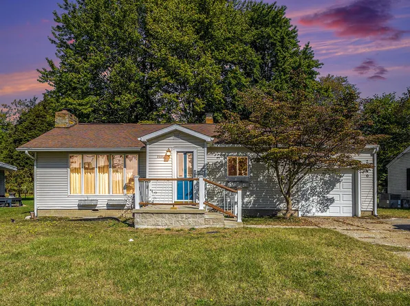 2460 Memorial Dr, Muskegon, MI 49445