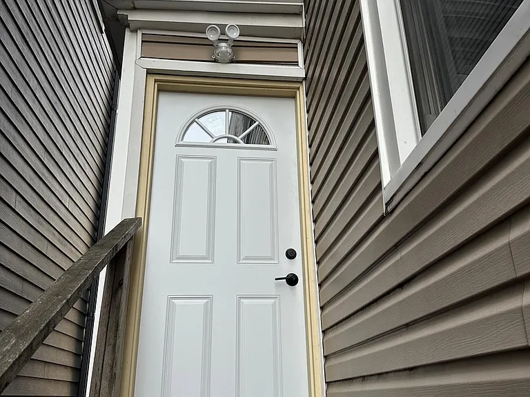 1704 S Clinton St #1 — Photo 2