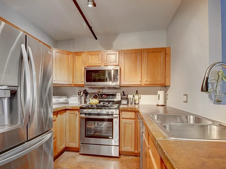 1421 Oneida St #14 — Photo 8