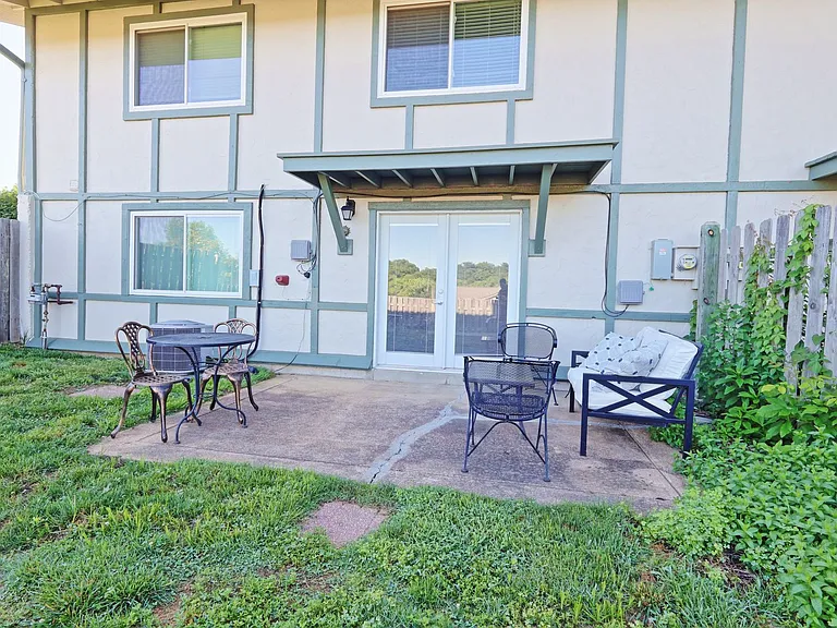 975 Barbizon Dr — Photo 31