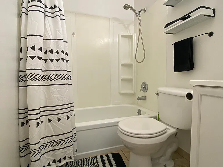 620 W 8th St #1 — Photo 7