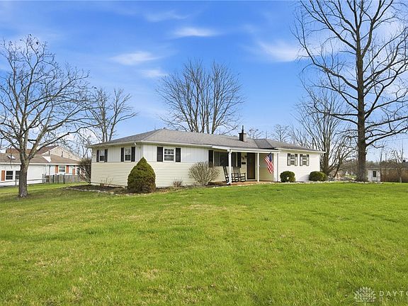 2nd image of 15 Sunny Ln