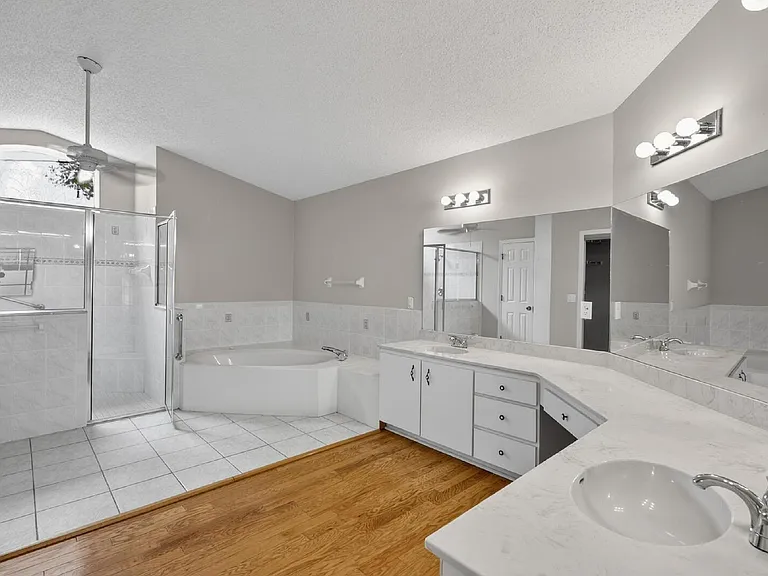 77 Folcroft Ln — Photo 35