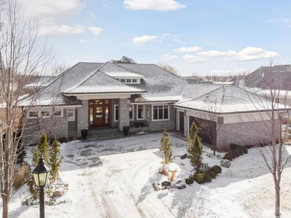 530 Locust Hills Dr, Wayzata, MN 55391