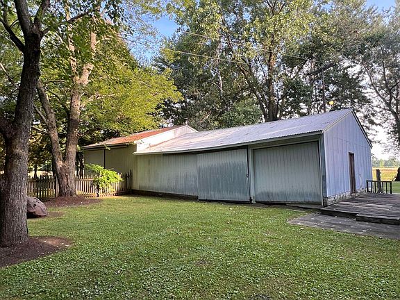 2nd image of 904 W Lovejoy Rd