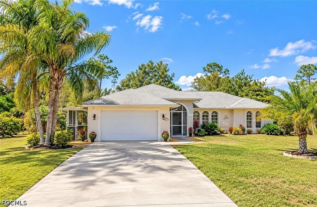 3 bed, 2.0 bath, 1383 sqft, $2,600 — Photo 1