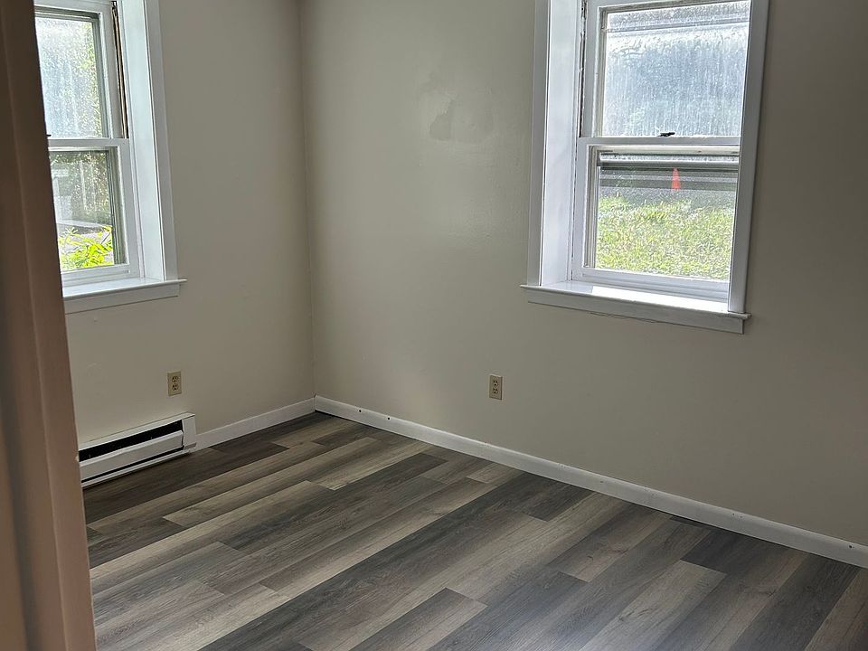 2nd image of 150 Pearl St APT 2