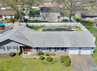 11 8th Ave, Monroe Township, NJ 08831