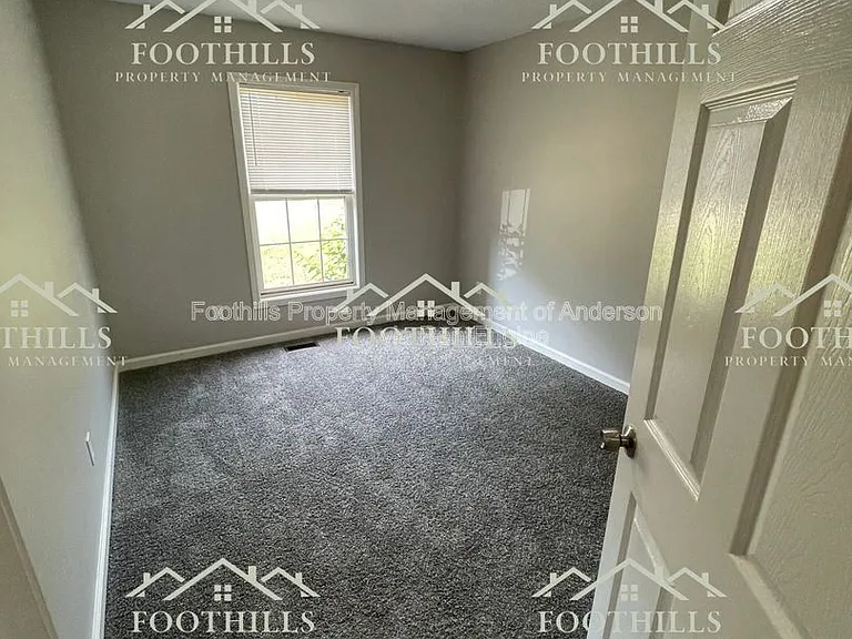 103 Ashton Ln — Photo 3