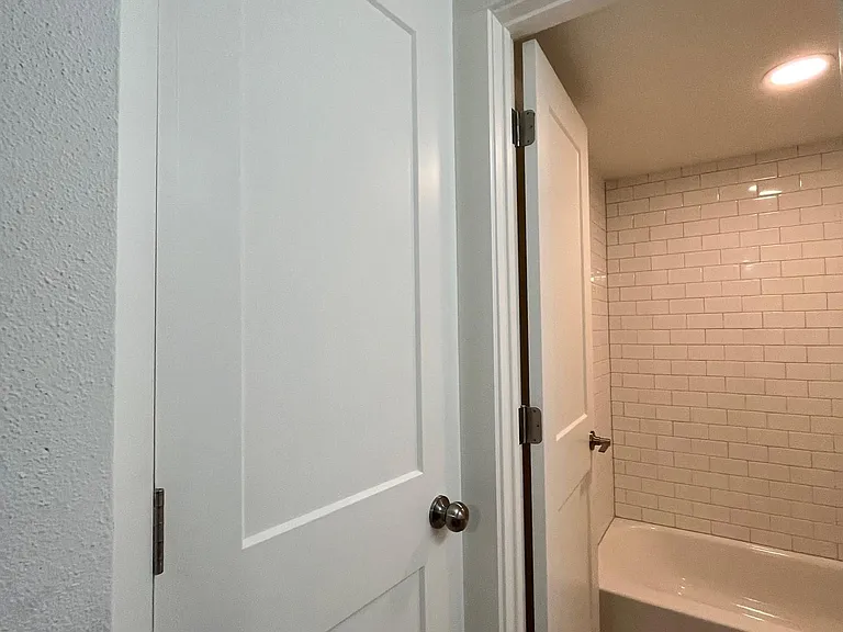 2255 Saint Charles Ave #203 — Photo 9