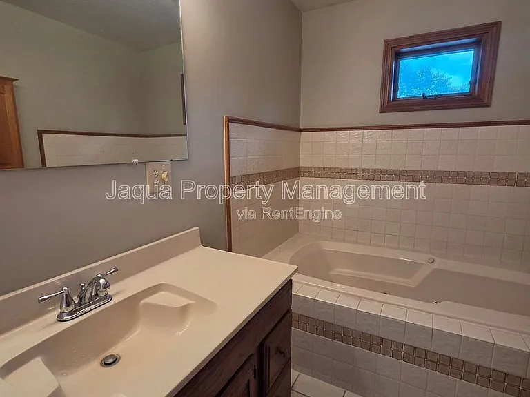 6660 Pine Rd — Photo 12