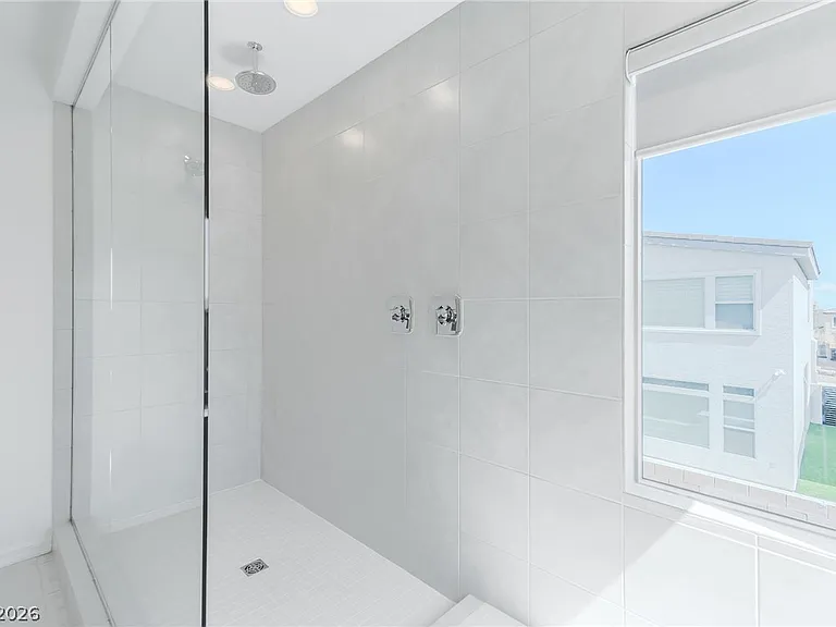 6846 W Ford Ave — Photo 22