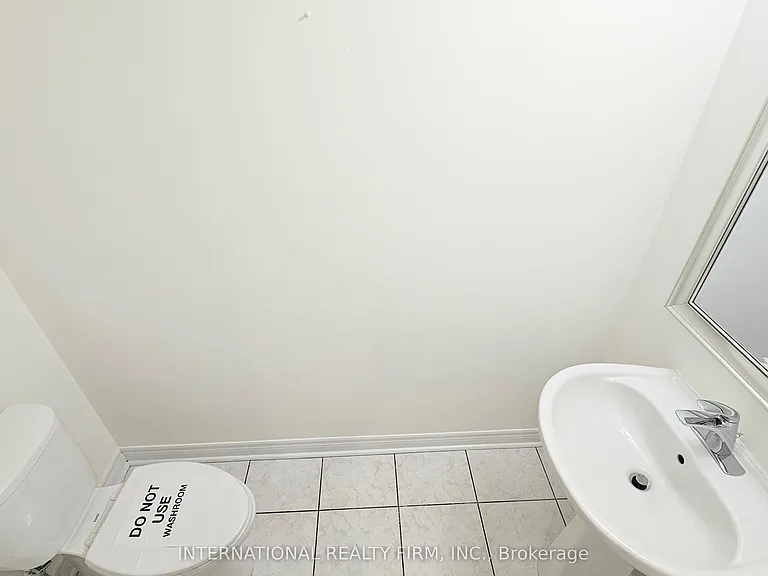 195 Warwick Cres — Photo 10