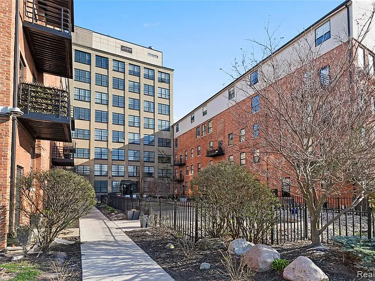 6533 E Jefferson Ave #604 — Photo 37