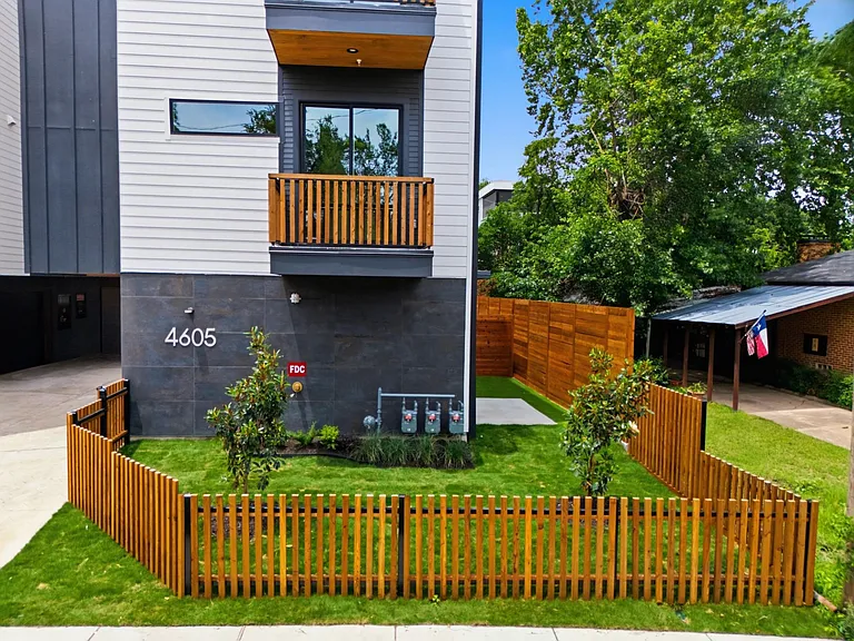 4605 Belmont Ave #202 — Photo 3