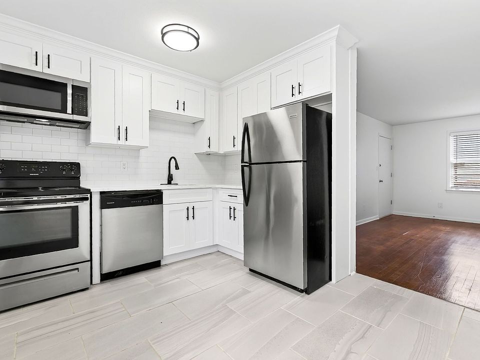 1st image of 830 Moreland Ave #10