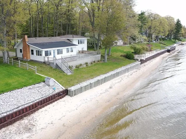 1883 Douglas Dr, Tawas City, MI 48763