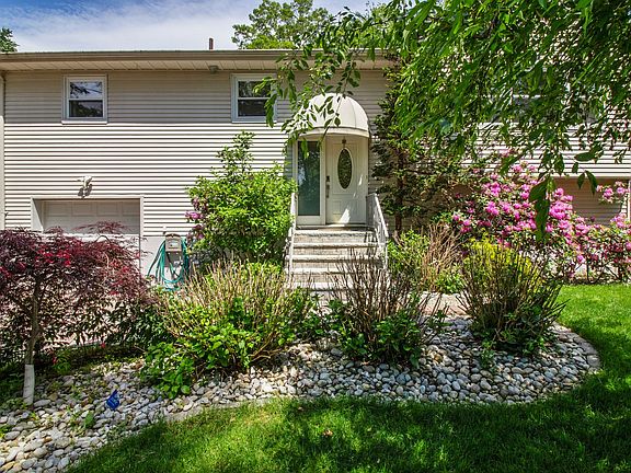4th image of 49 Lewis Pl