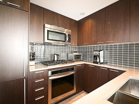 5th image of 2975 Atlantic Ave #1206