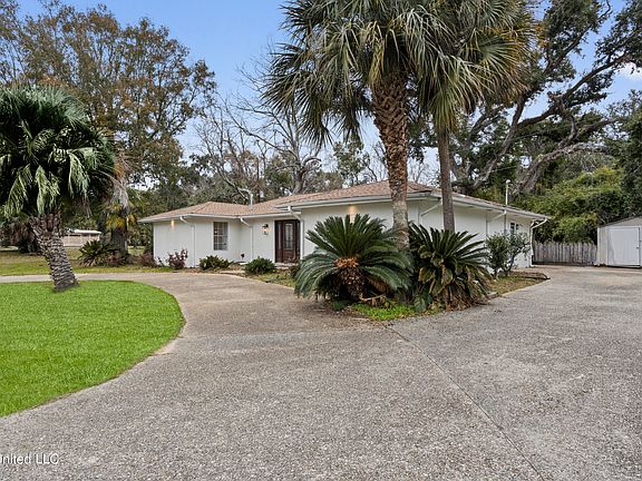 5th image of 150 Venetian Gdns