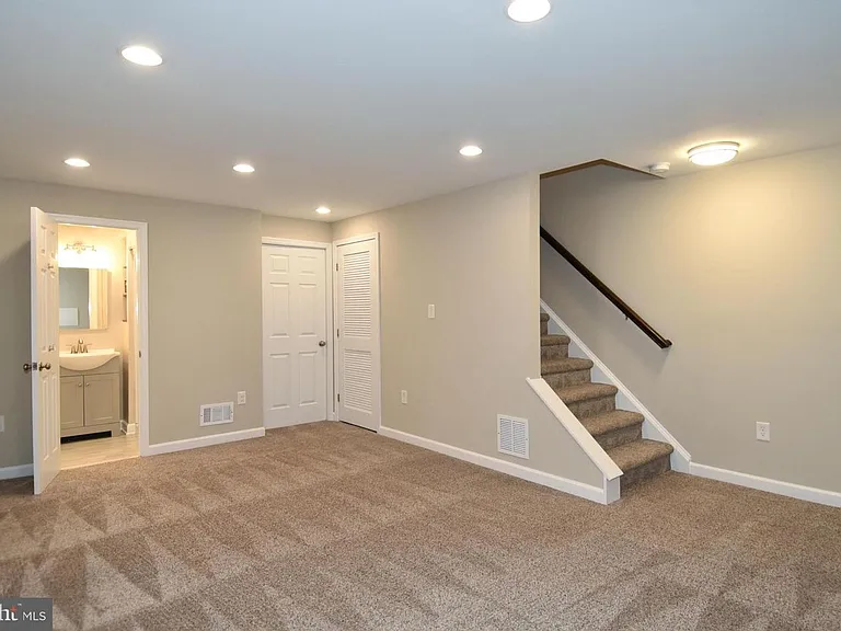 27 Marian Ct — Photo 25