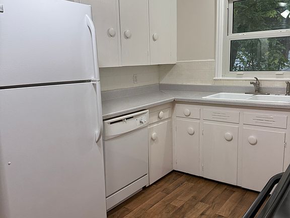 Dishwasher included with appliances