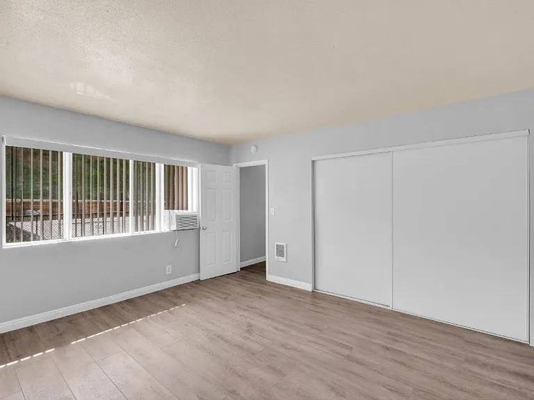 Ramona Garden Apartments — Photo 21