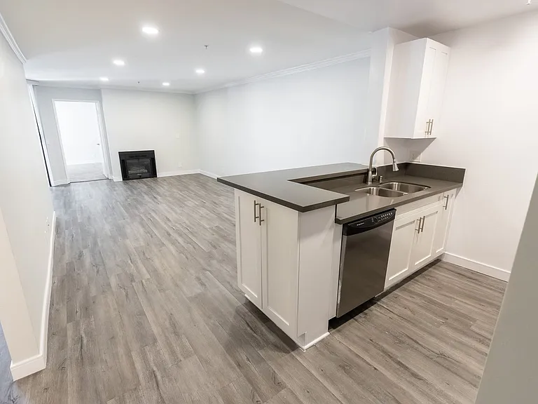 1223 Federal Ave — Photo 109