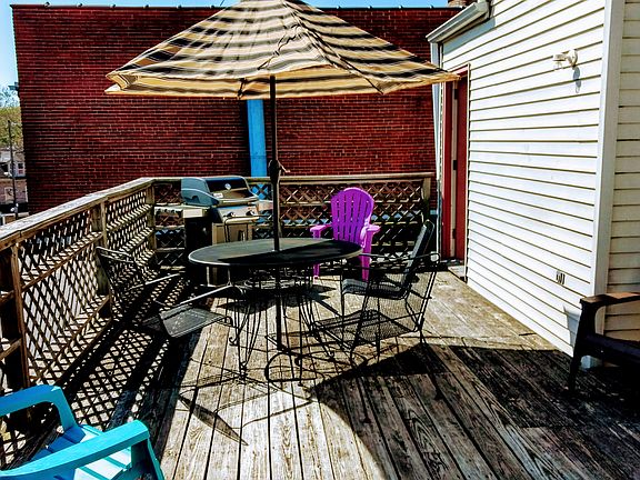 The Uptown Lofts Common Rooftop Deck with Gas Grill & Patio Furniture