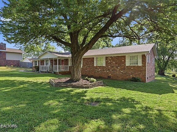 2nd image of 816 Kevin Rd