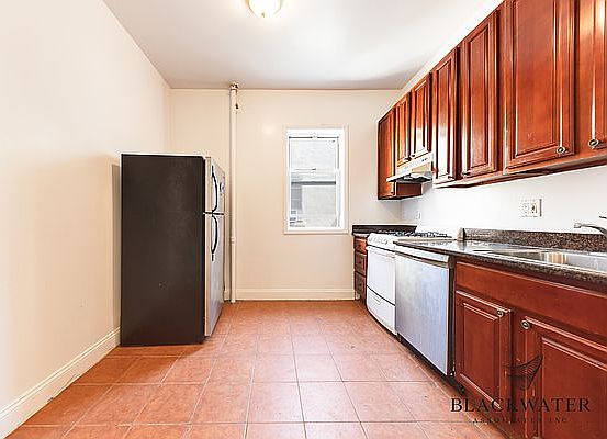 5th image of 208 W 140th St APT 17
