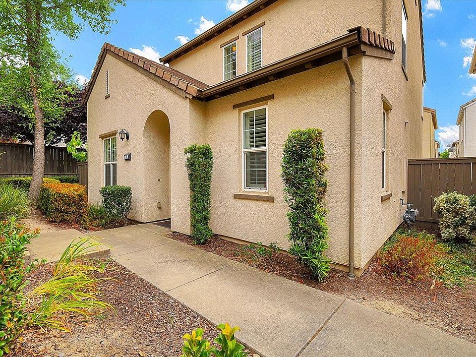 1st image of 76 Chambord Way #76