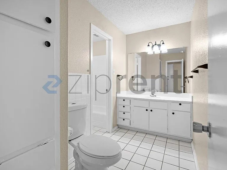3224 Dreeben Dr #101 — Photo 9