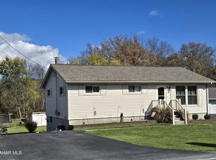 1198 W Loop Rd, Hollidaysburg, PA 16648