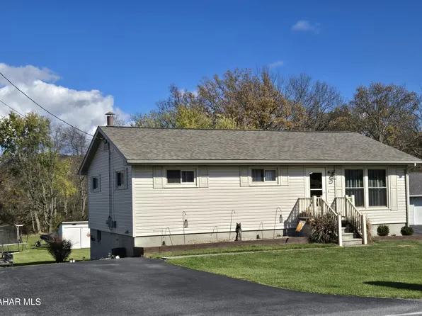 1198 W Loop Rd, Hollidaysburg, PA 16648