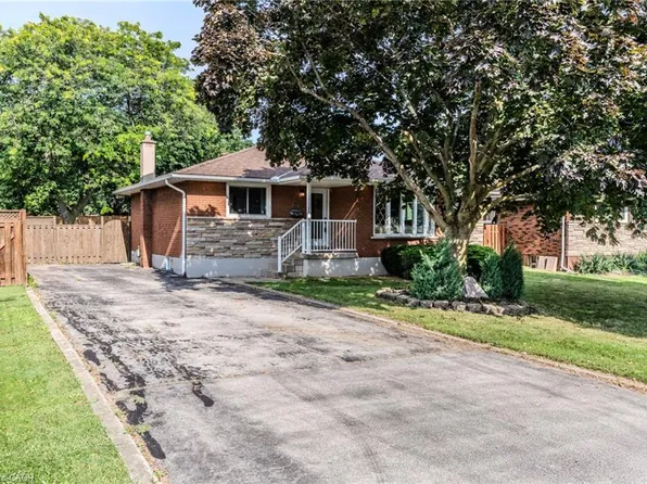17 Woodsview Ave, Grimsby, ON L3M 3S5