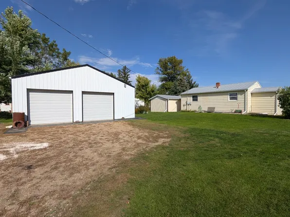 202 1st St N, Fairmount, ND 58030