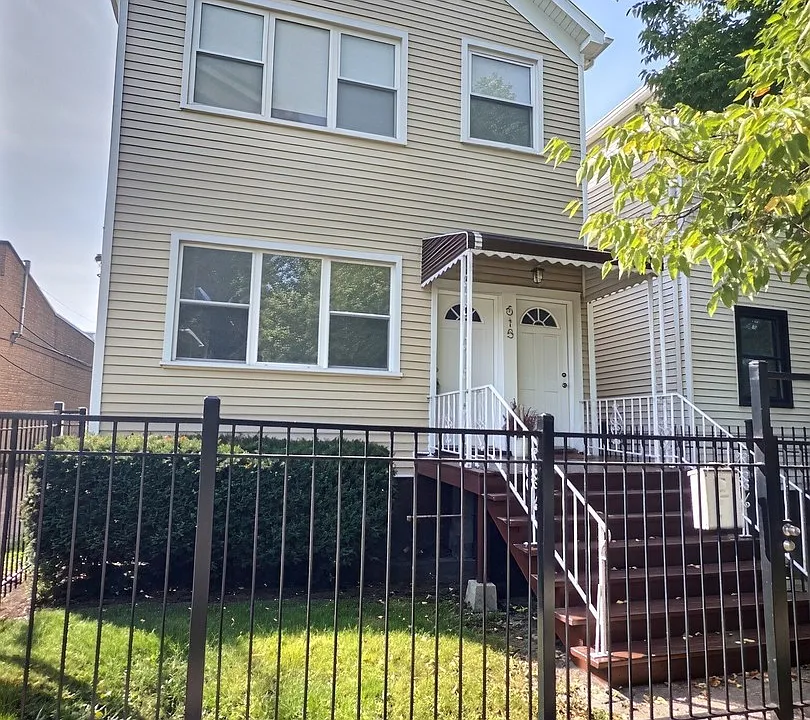 515 W 40th Pl #1